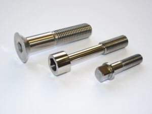 Schrauben in allen Gewinden und Kopfformen